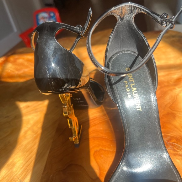 SAINT LAURENT
Opyum embellished patent-leather sandals - Picture 8 of 11